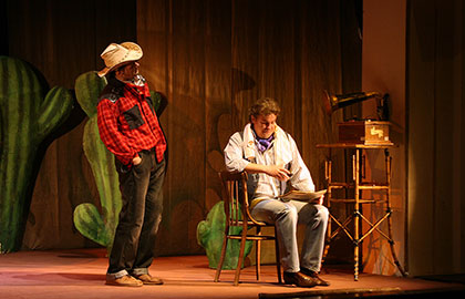 Фото Вождь краснокожих в Губернском театре