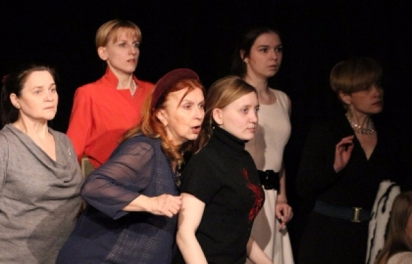 Фото Восемь любящих женщин в Культурном центре Москвич