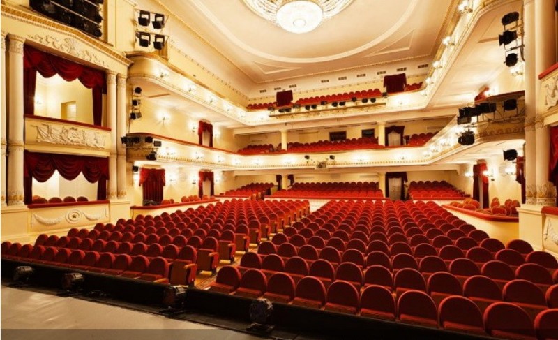 Театр пушкина фото зала основная сцена